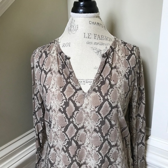 Bella Dahl Snake Print Tunic Blouse Top Shirt Womens Small Long Sleeve Brown Tan - Picture 3 of 12